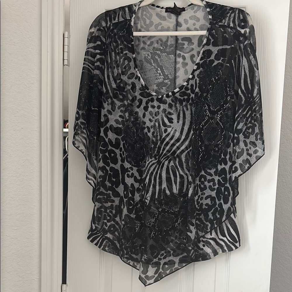 Susan Lawrence Black and White Asymmetrical Dolman Sleeve Blouse